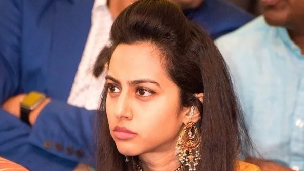How old is Tejaswini Nandamuri? Age and Birthday